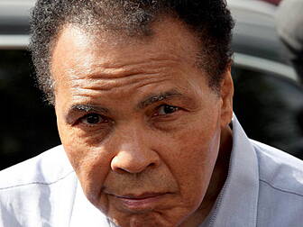 Muhammad Ali released from hos...